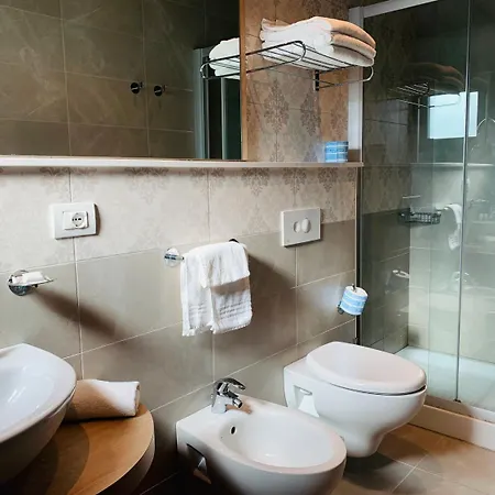 Liane Hotel 2*