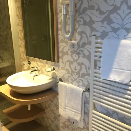 Liane Szálloda 2*